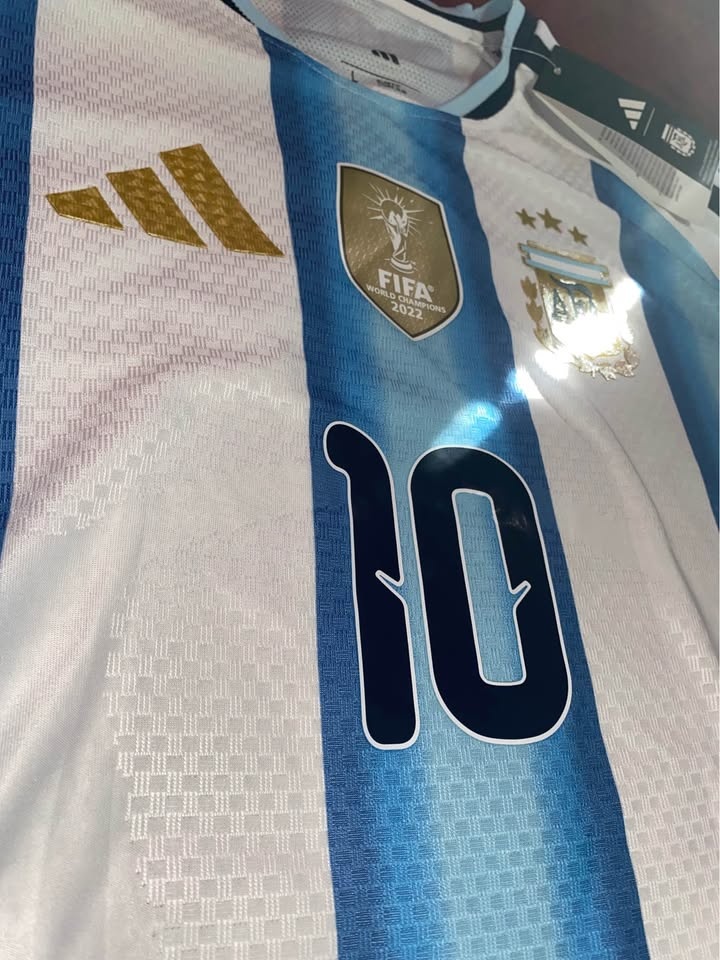 Messi Home Argentina 2026 World Cup Jersey w/ Patches - S/M/L - photo 2