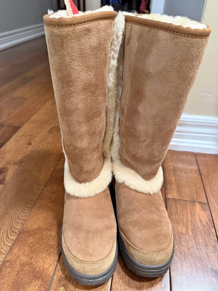 UGG Tan Fur Lined Boots Size 7