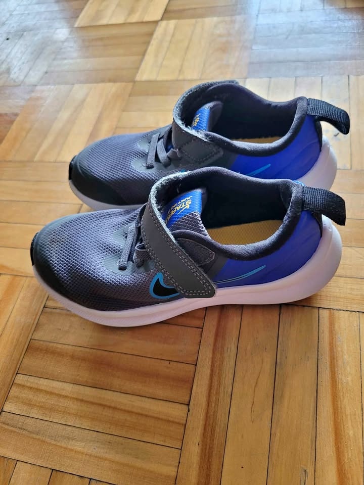 Boys Nike shoes size 12
