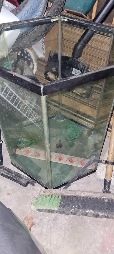 50 Gallon Octagon Fish Tank with Accessories