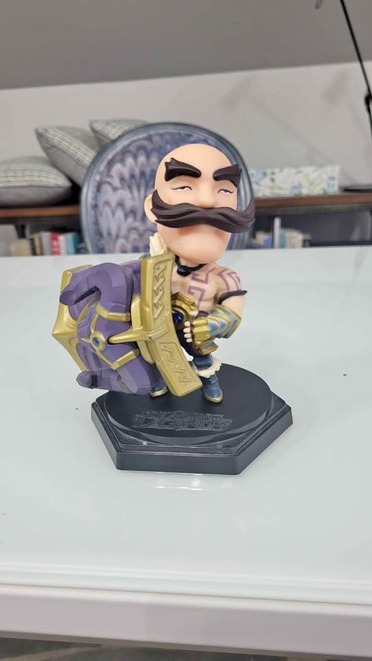 League of Legends Braum Figure