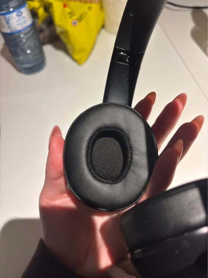 Beats by Dre Solo 3 Wireless Headphones - photo 3