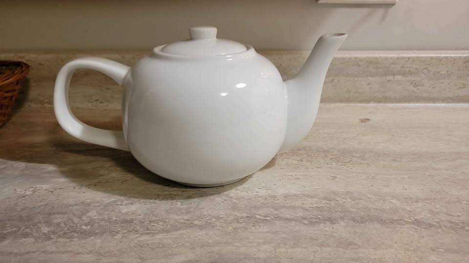 White Ceramic Teapot - photo 2