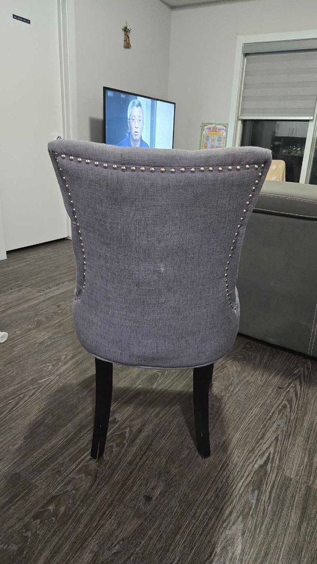 Stylish Grey Accent Chair with Button-Tufted & Studded Trim - photo 2