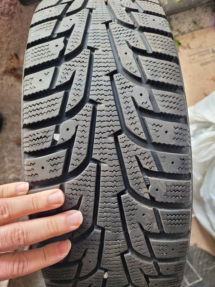 Winter Tires (185/65R14 90T) on Rims