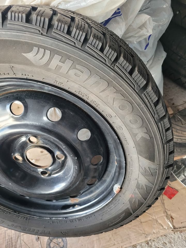 Winter Tires (185/65R14 90T) on Rims - photo 5