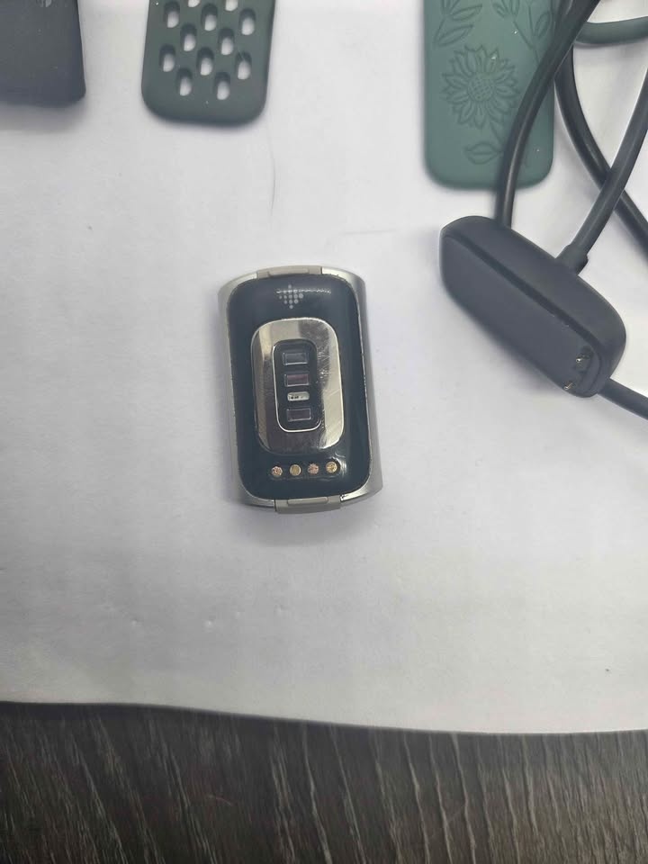 Fitbit Charge Fitness Tracker with Bands and Charger - photo 2