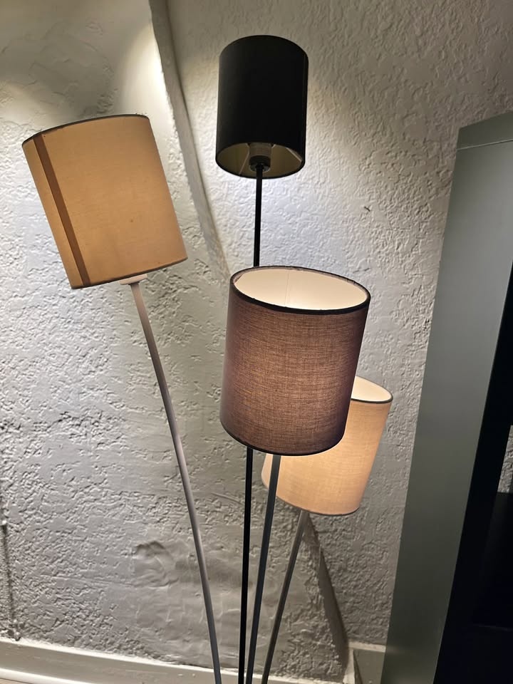 Chic Mid Century Modern Style Lamp