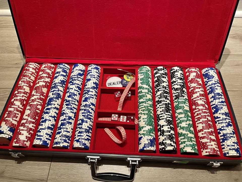 VINTAGE Premium CASINO STYLE Clay Poker Chip Set!