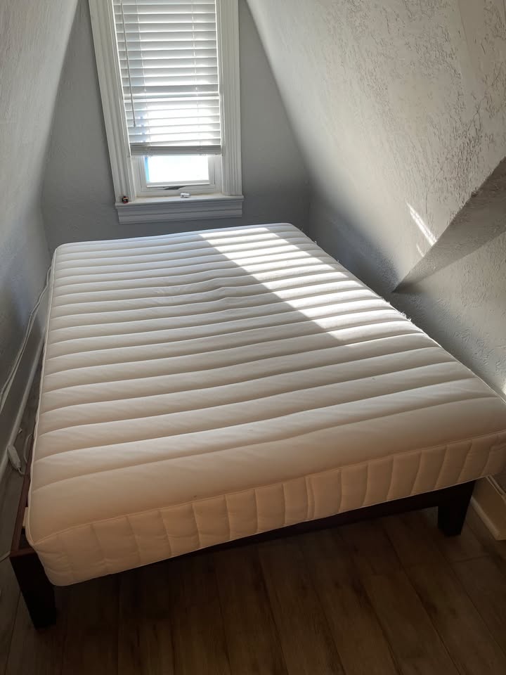 Solid Cherry Wood Full Size Bed & Ikea Mattress - photo 5