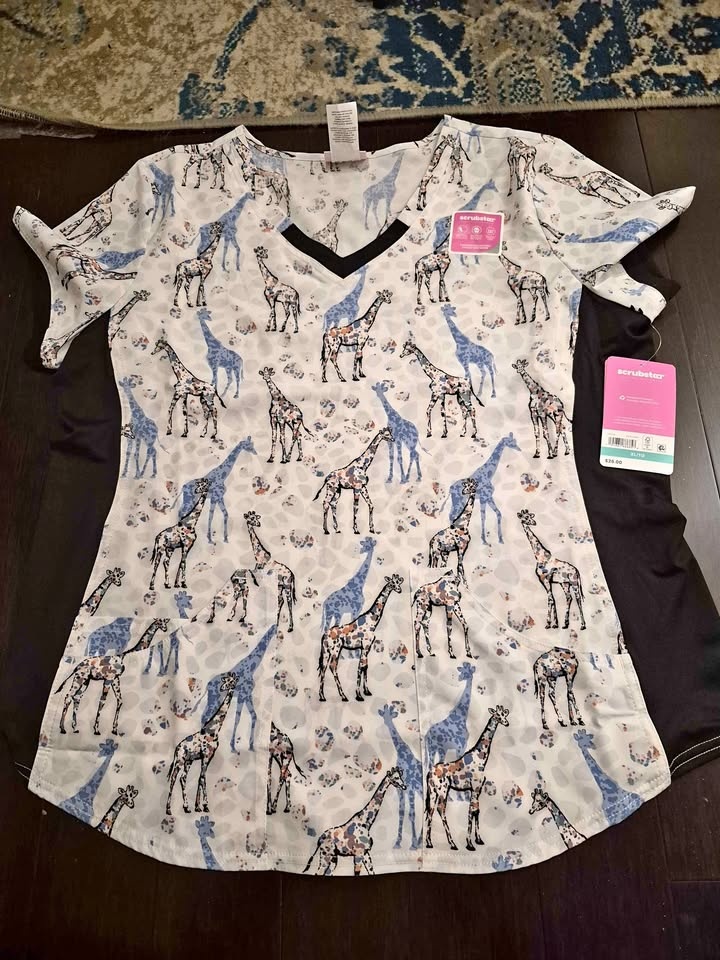 Brand New XL Nurse Scrubs Top Women's Giraffe