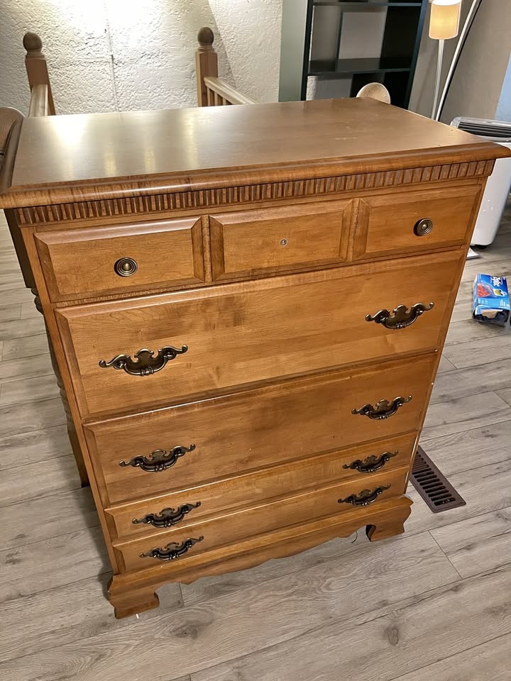 Solid Wood Traditional Style Dresser