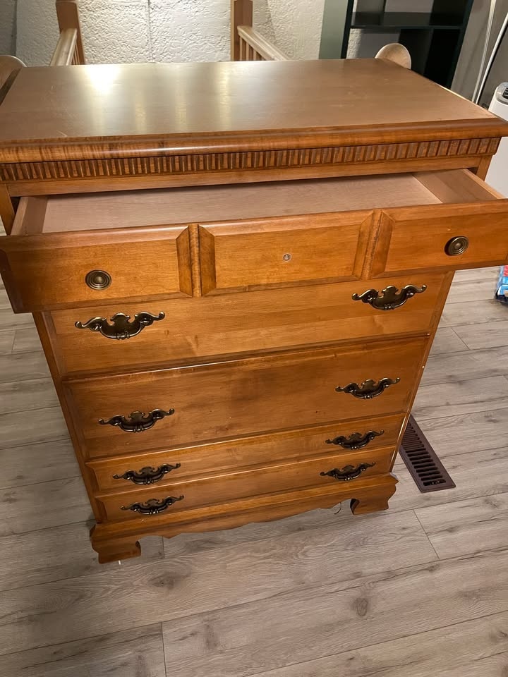 Solid Wood Traditional Style Dresser - photo 2