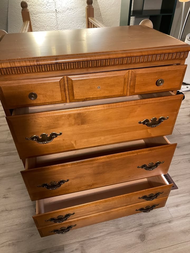 Solid Wood Traditional Style Dresser - photo 3