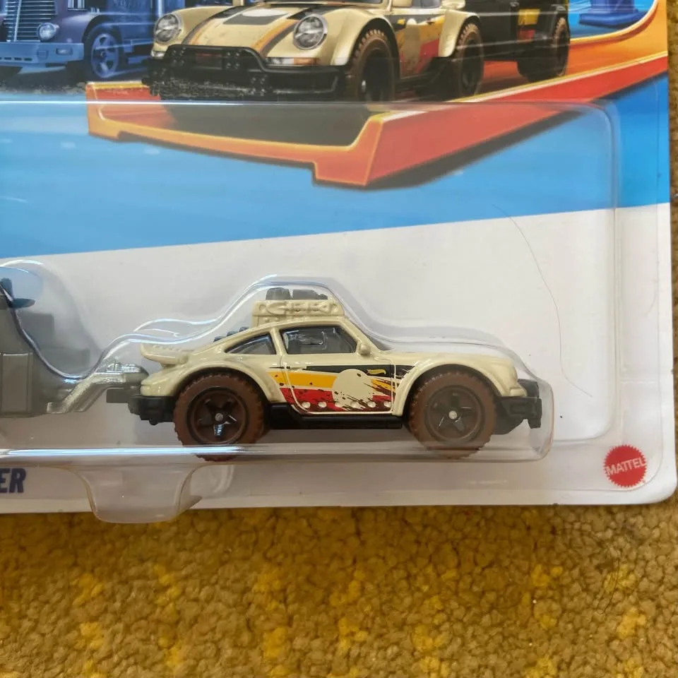Porsche 911 Off-Roader Hot Wheels Track Fleet image indicator(2)