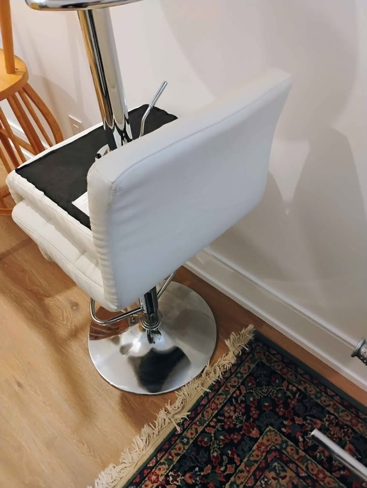 White Bar Stools - photo 3