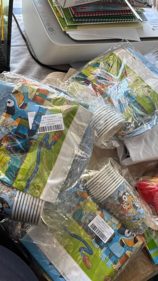 BNIB Bluey Theme Plates, Cups, Napkins & Table Cover (30 ppl) - photo 3