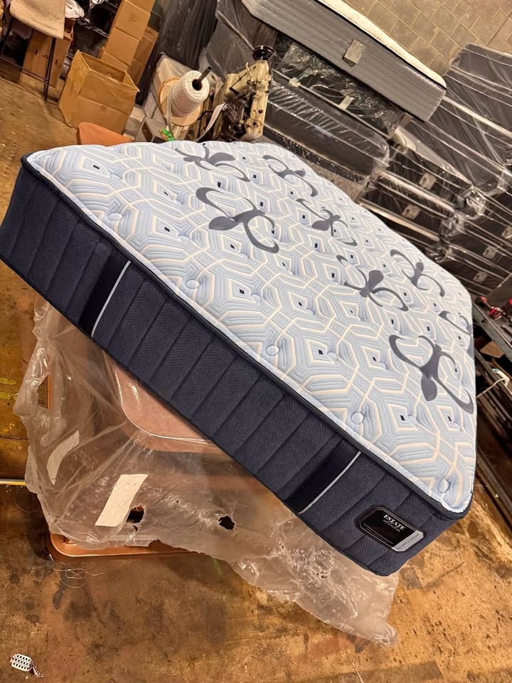 Sterns & Foster Estate Collection Queen Mattress