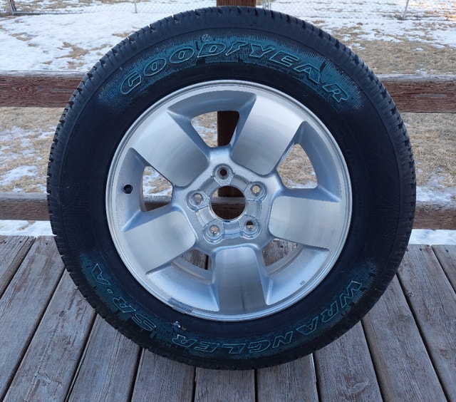Jeep Wheel Assembly with 235/65R17 Tire