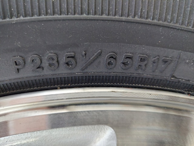 Jeep Wheel Assembly with 235/65R17 Tire - photo 3