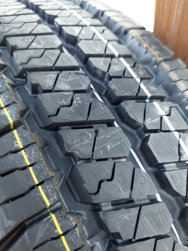 Jeep Wheel Assembly with 235/65R17 Tire - photo 4