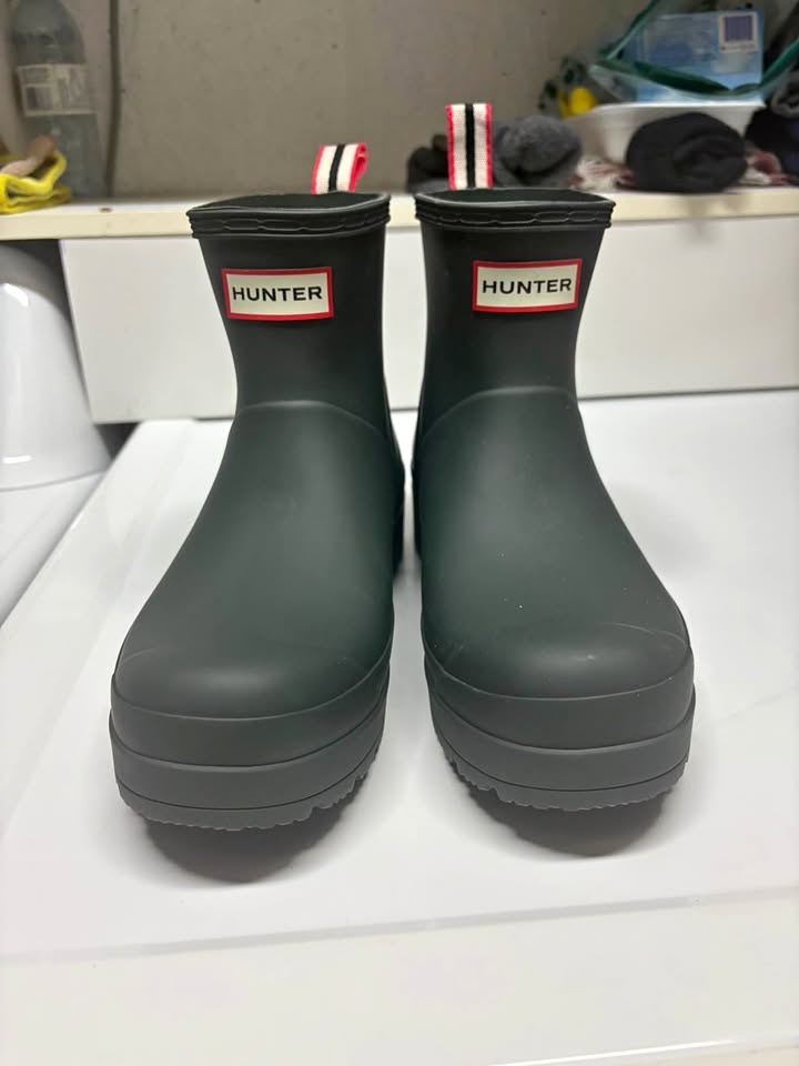 Hunter Women’s Play Short Boots Green – Size 6 New