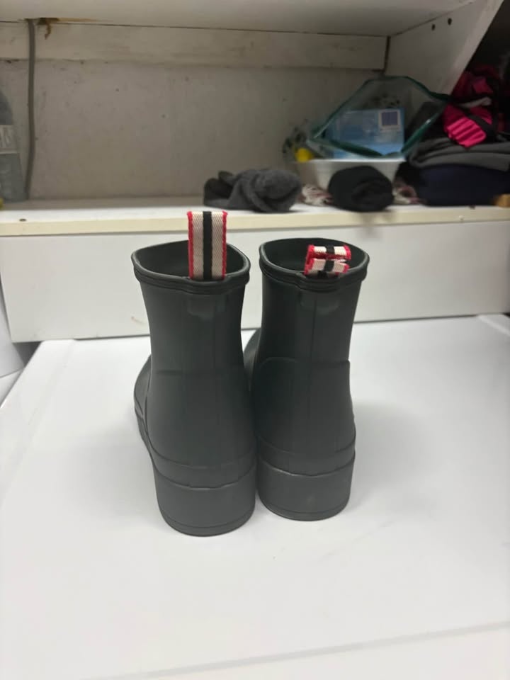 Hunter Women’s Play Short Boots Green – Size 6 New - photo 2