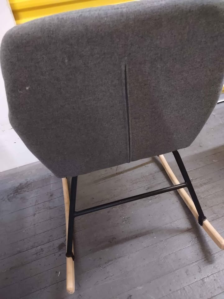 Gray rocking chair - photo 2