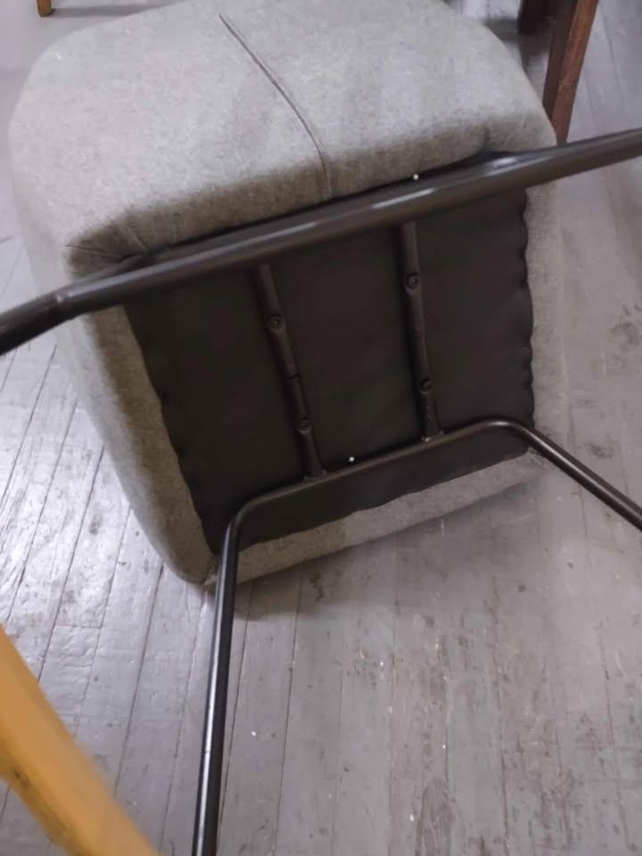 Gray rocking chair - photo 3