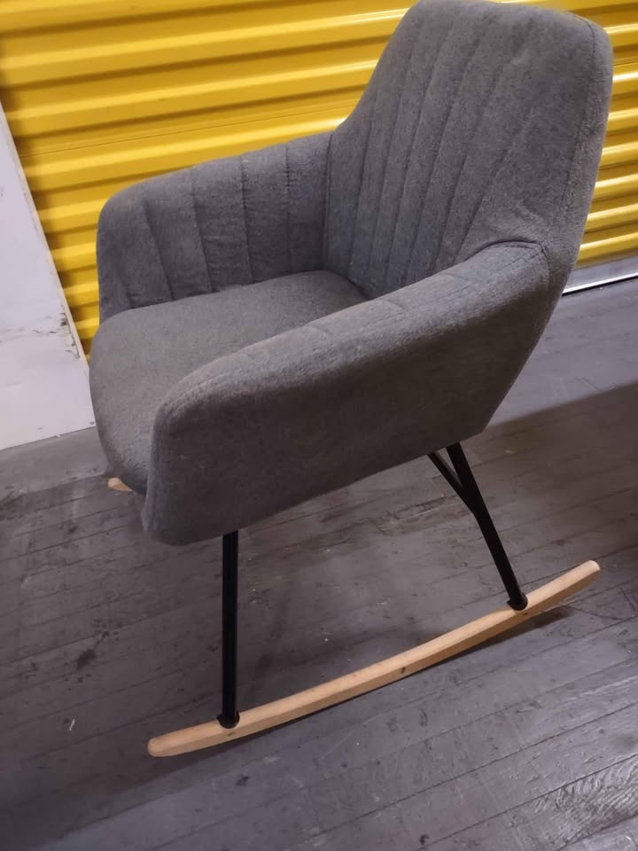 Gray rocking chair - photo 4