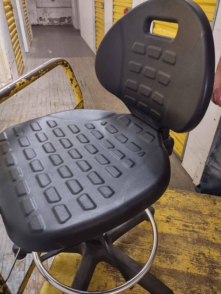 Global Industrial Black 5-Way Adjustable Ergonomic Stool - photo 2