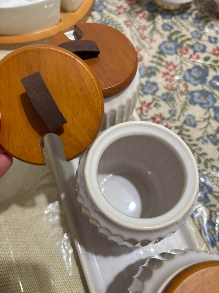 Ceramic Spice Jars – Set of 3 on Tray - photo 3