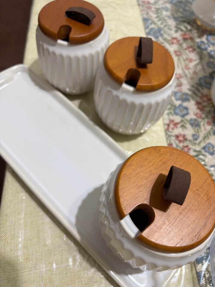 Ceramic Spice Jars – Set of 3 on Tray - photo 4
