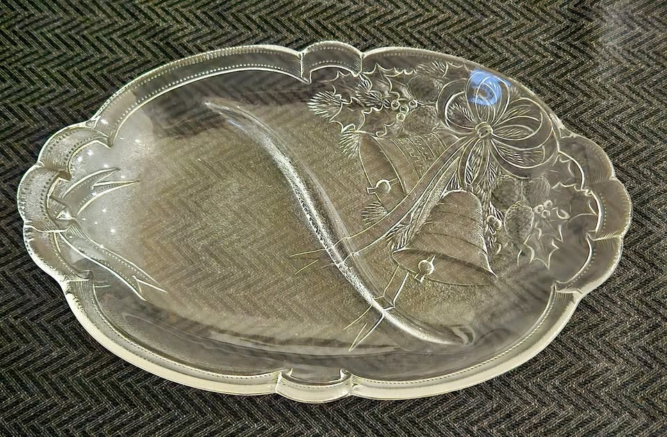 Mikasa Crystal Christmas/Holiday Divider Serving Platter