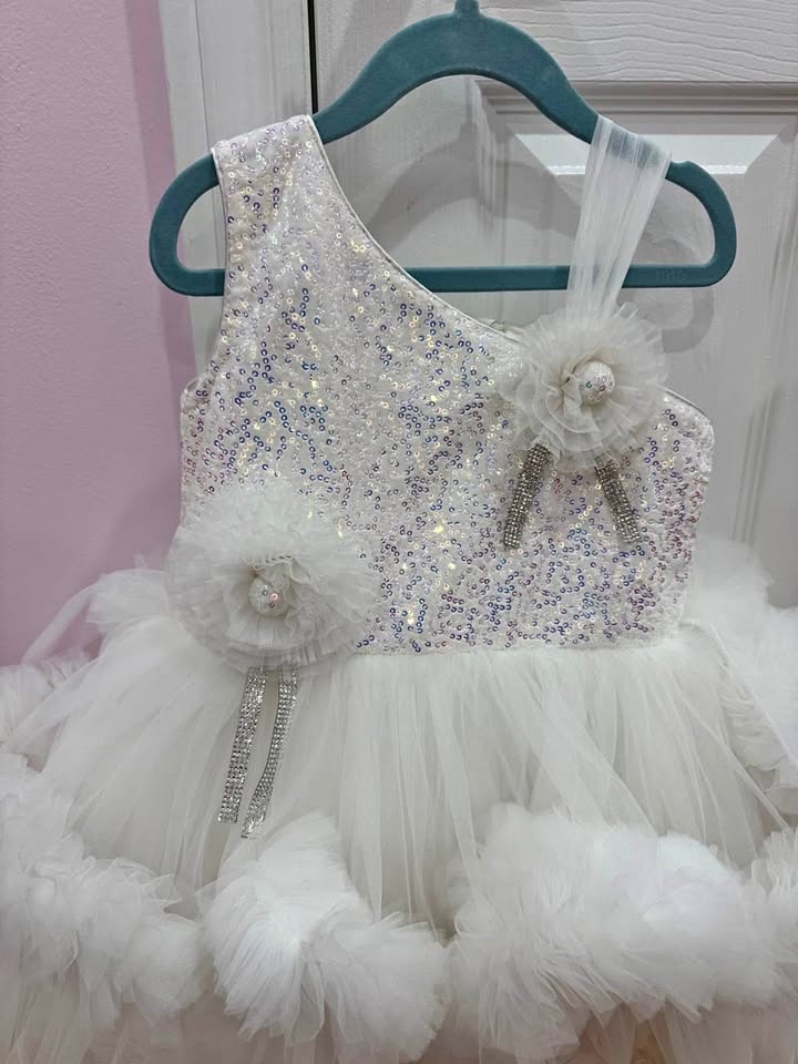 Girls party wear princess style dress 4-5 years