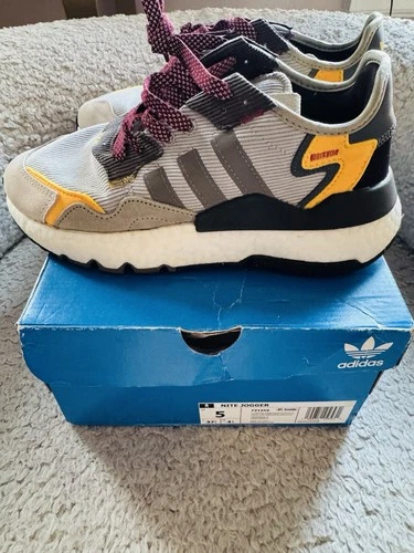 Adidas Nite Jogger Youth Kids Size 5 Sneakers Gray Red - photo 3