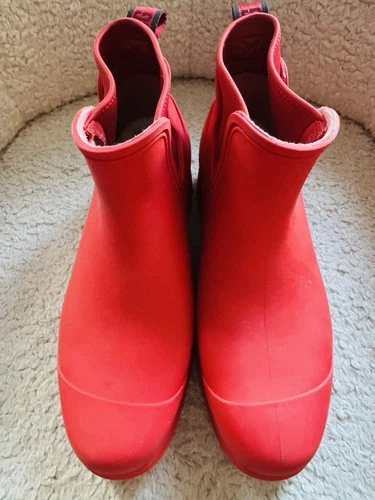 UGG Droplet Rainboots - Size 11 - Red