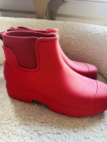 UGG Droplet Rainboots - Size 11 - Red - photo 4