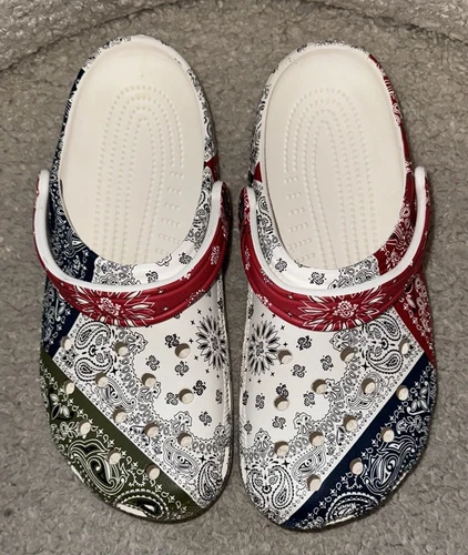 NWTS Crocs Bandana Clog Paisley Multicolor Slip On Sandals US W