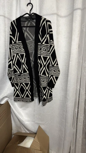 Geometric Black And White Women’s Sweater - photo 3