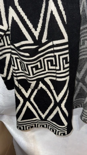 Geometric Black And White Women’s Sweater - photo 4