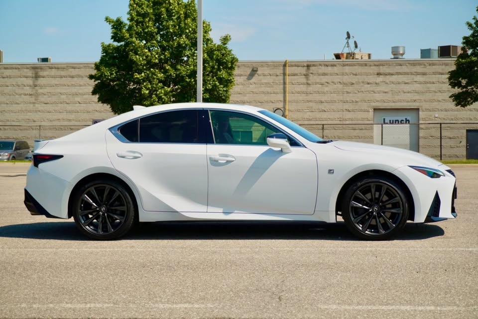 2023 Lexus IS 300 - photo 4