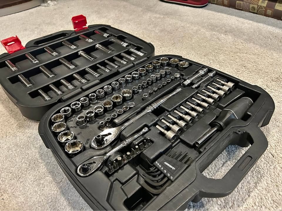 Husky 111-piece 1/4 in and 3/8 in Drive Mechanics Tool Set