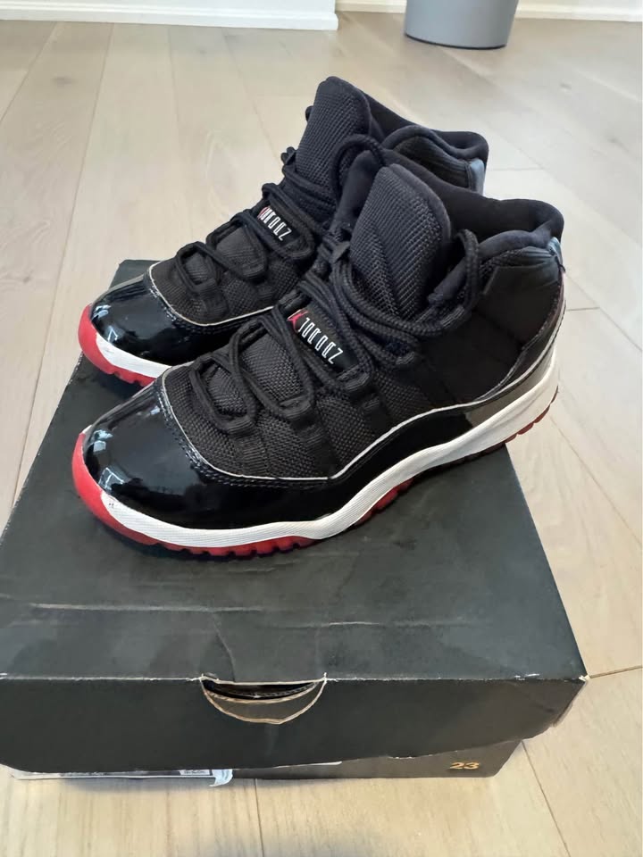 Jordan 11 Retro - Kids size 2 - photo 2