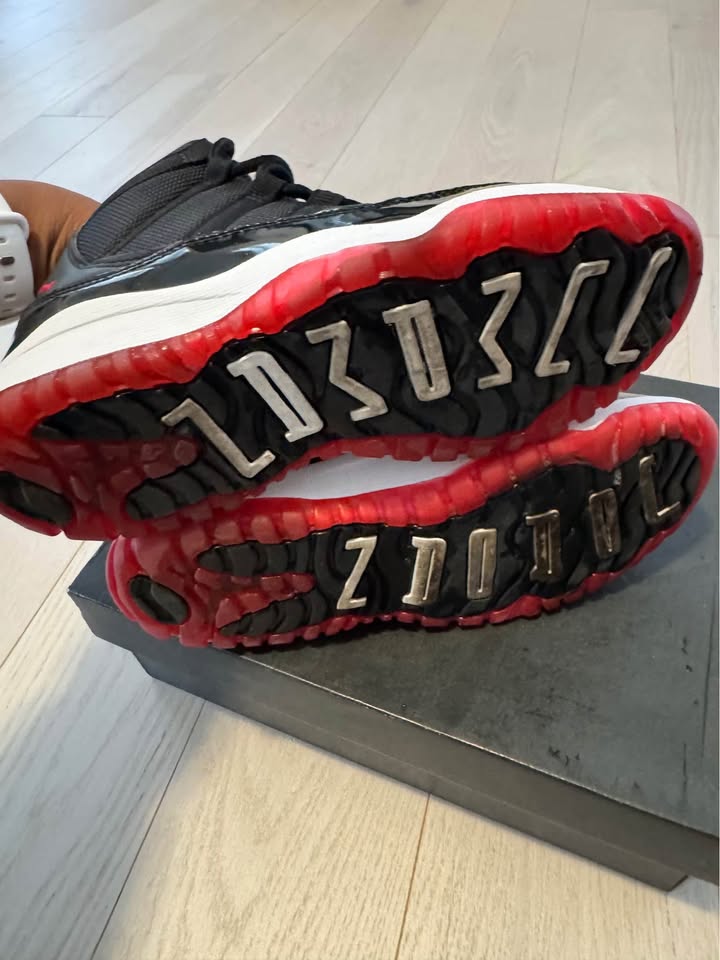 Jordan 11 Retro - Kids size 2 - photo 4