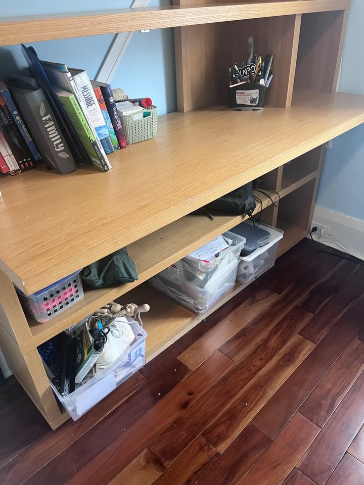 Desk with Shelves – Great Condition - photo 5