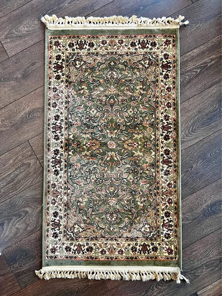 Green Traditional Accent Rug – 48" x 24.5"