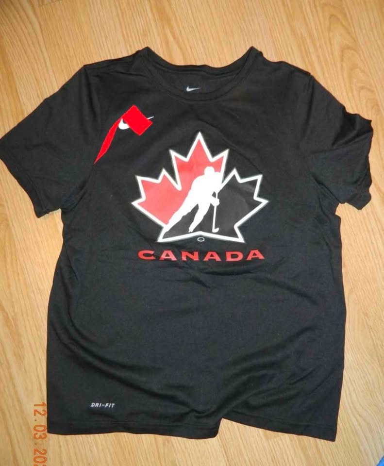 🏆KIDS NIKE TEAM CANADA ACTIVE TEE..SIZE L..like new