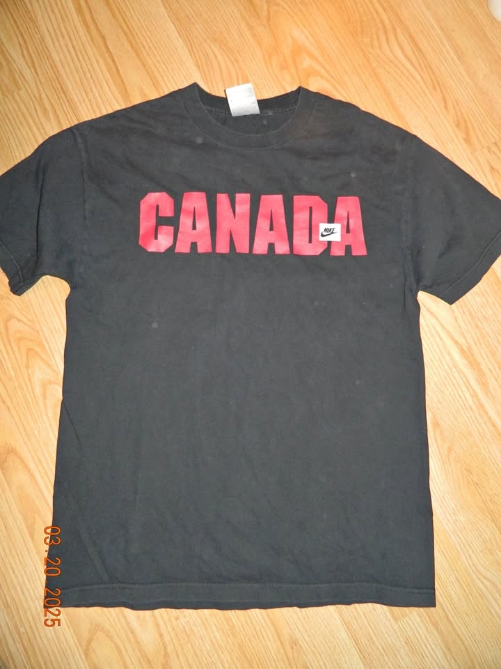 🏆Men's Nike "Canada" Tee - Size L