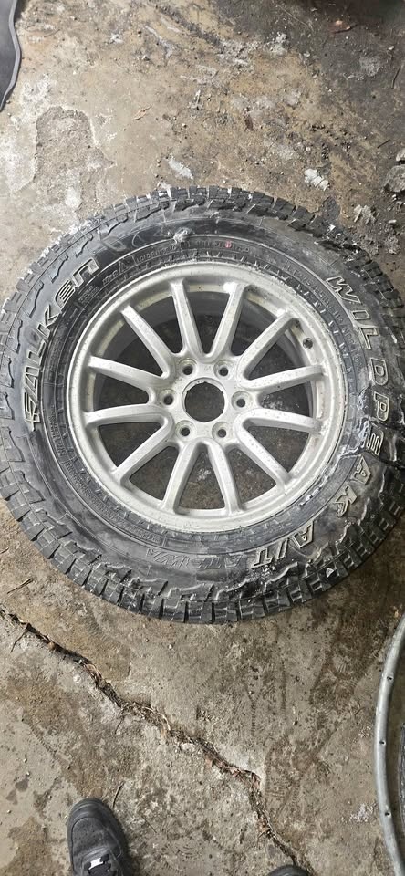 LT275/65R18 Tire with Original Aluminum Rim🏆